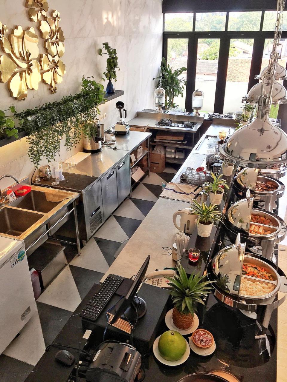 Eightin Hotel Sudirman Jakarta Ngoại thất bức ảnh
